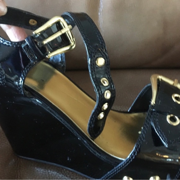 Bakers Black Patent Platform Wedge Gold Buckle Strap Sandals, Size 8 - Picture 10 of 12